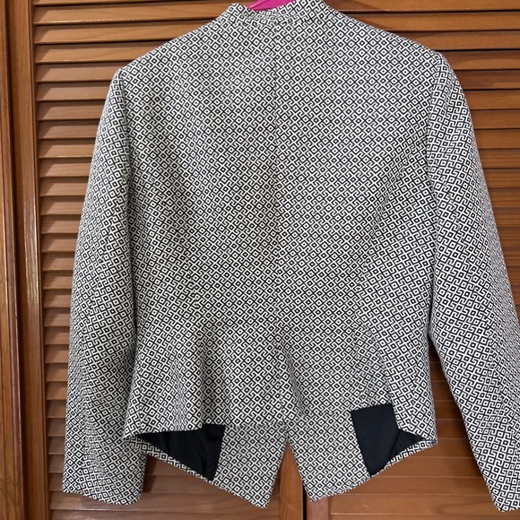 Bar III open front geometric print blazer - Picture 4 of 7